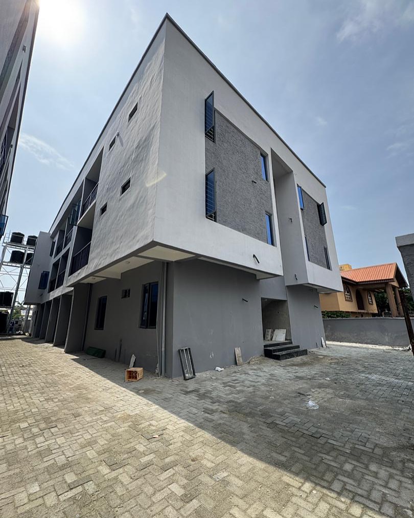 Lekki Gem: 2-Bed Ensuite with Premium Finishes