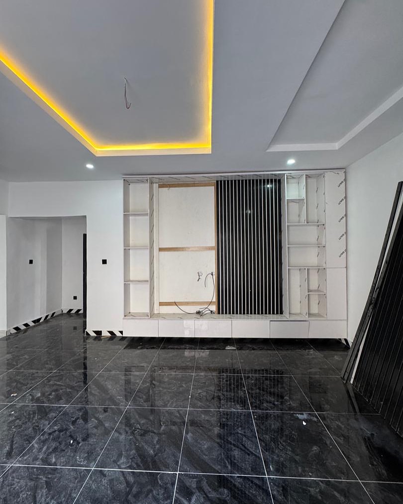 Lekki Gem: 2-Bed Ensuite with Premium Finishes