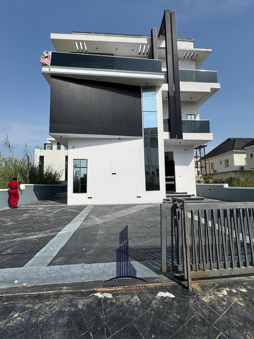 Stunning 5-Bed Duplex with Pool & Jacuzzi in Lekki