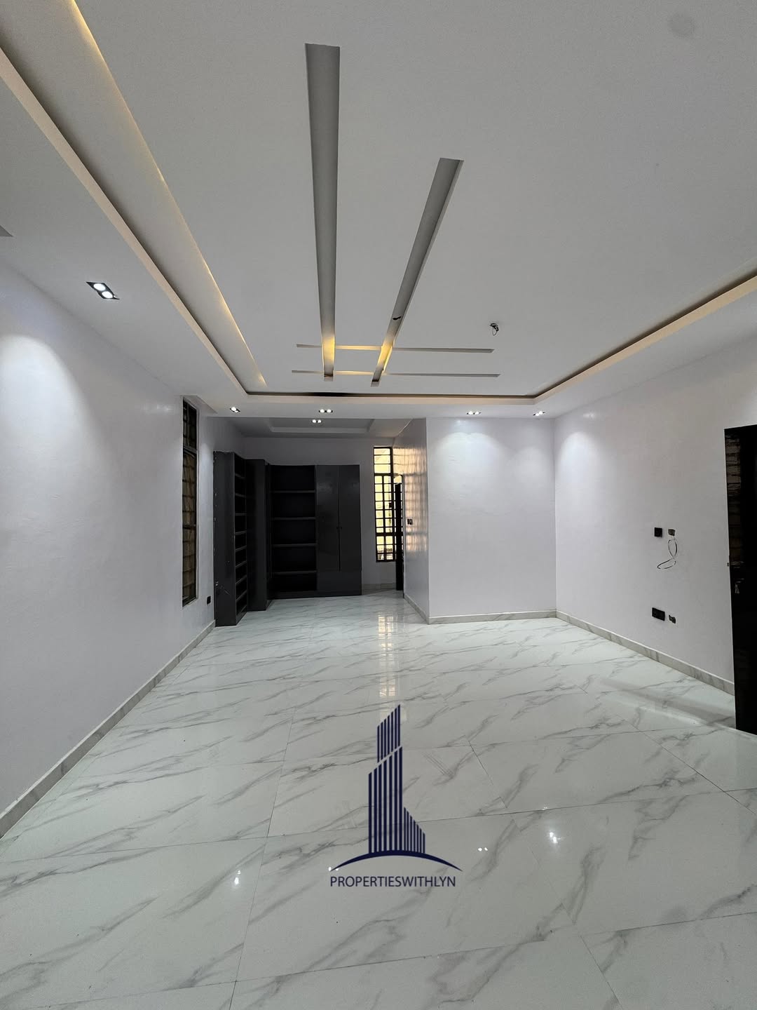 Stunning 5-Bed Duplex with Pool & Jacuzzi in Lekki