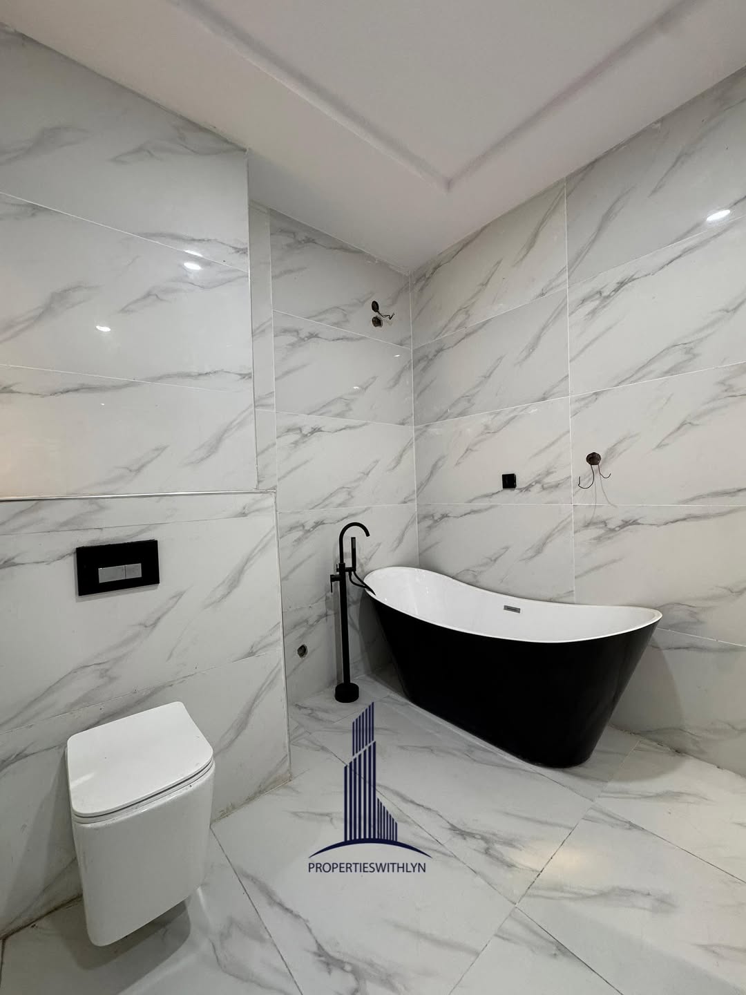 Stunning 5-Bed Duplex with Pool & Jacuzzi in Lekki