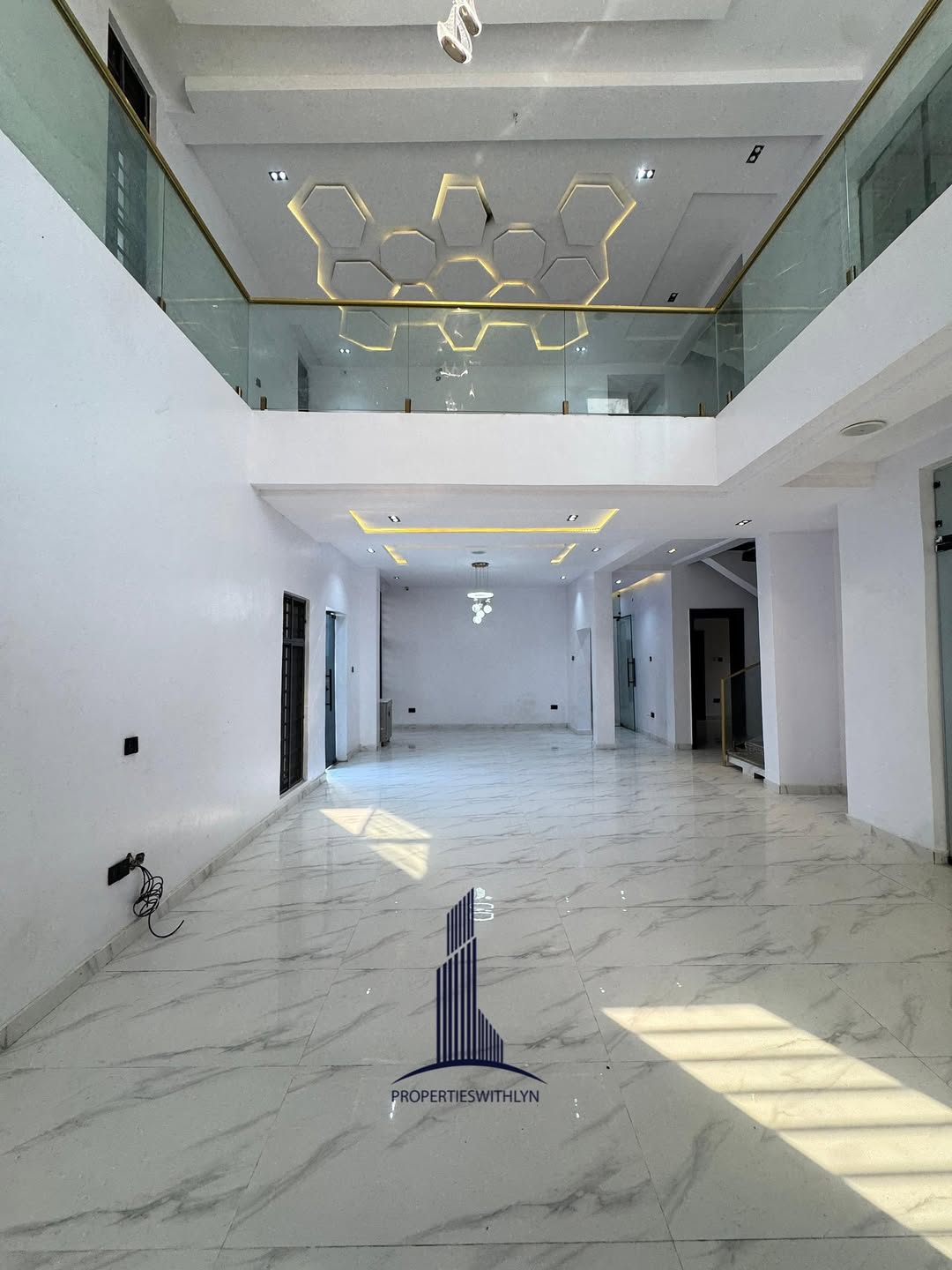 Stunning 5-Bed Duplex with Pool & Jacuzzi in Lekki