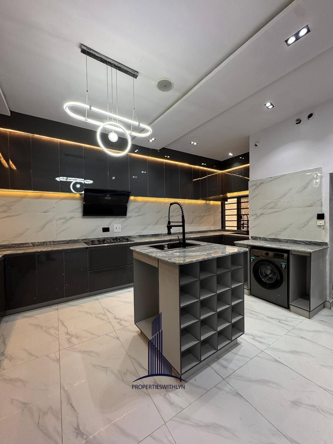 Stunning 5-Bed Duplex with Pool & Jacuzzi in Lekki