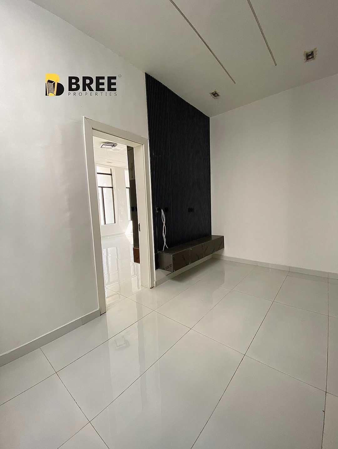 Chevron’s Crown Jewel: 5BR Poolside Paradise