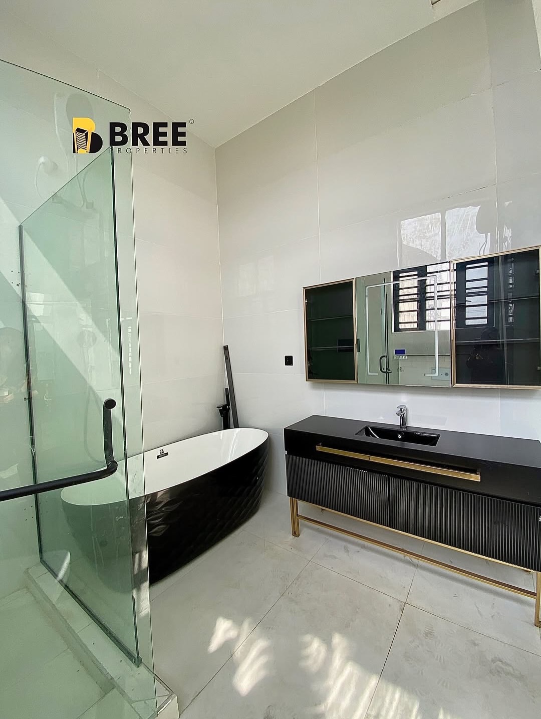 Chevron’s Crown Jewel: 5BR Poolside Paradise