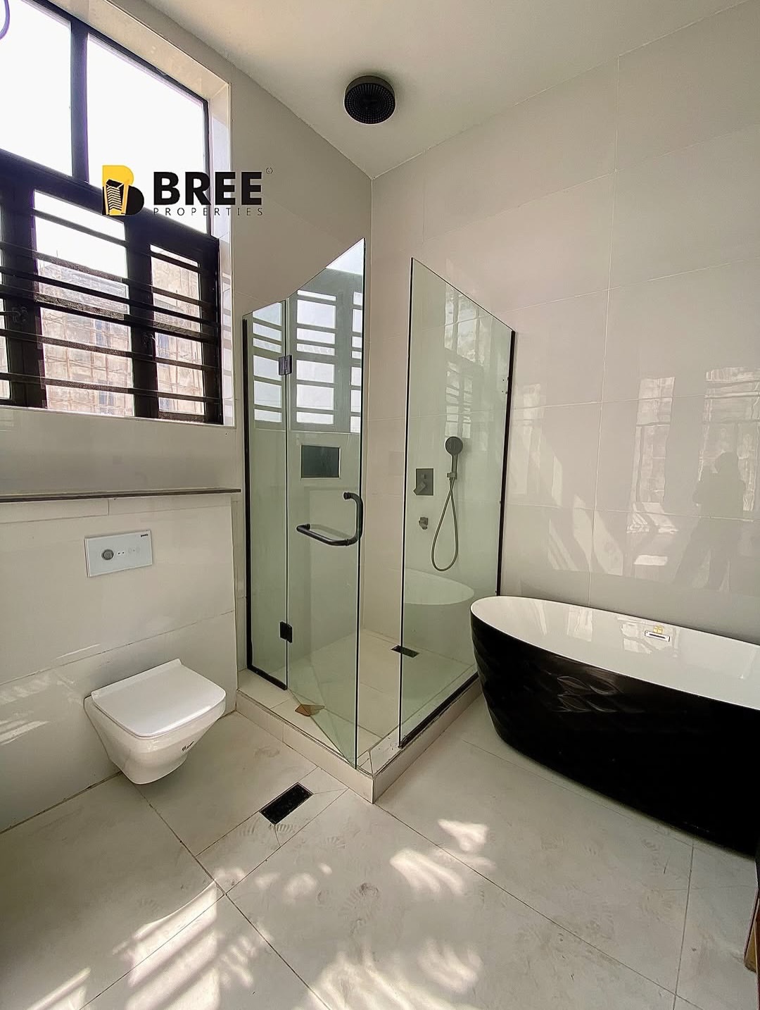 Chevron’s Crown Jewel: 5BR Poolside Paradise