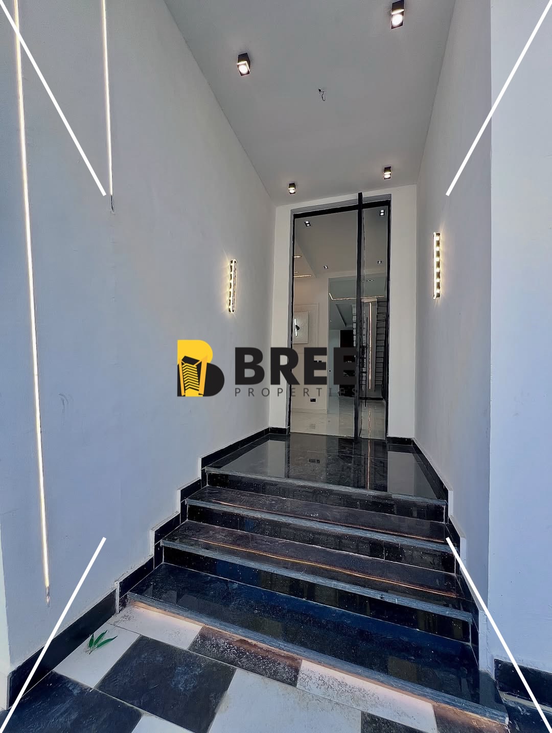 Chevron’s Crown Jewel: 5BR Poolside Paradise