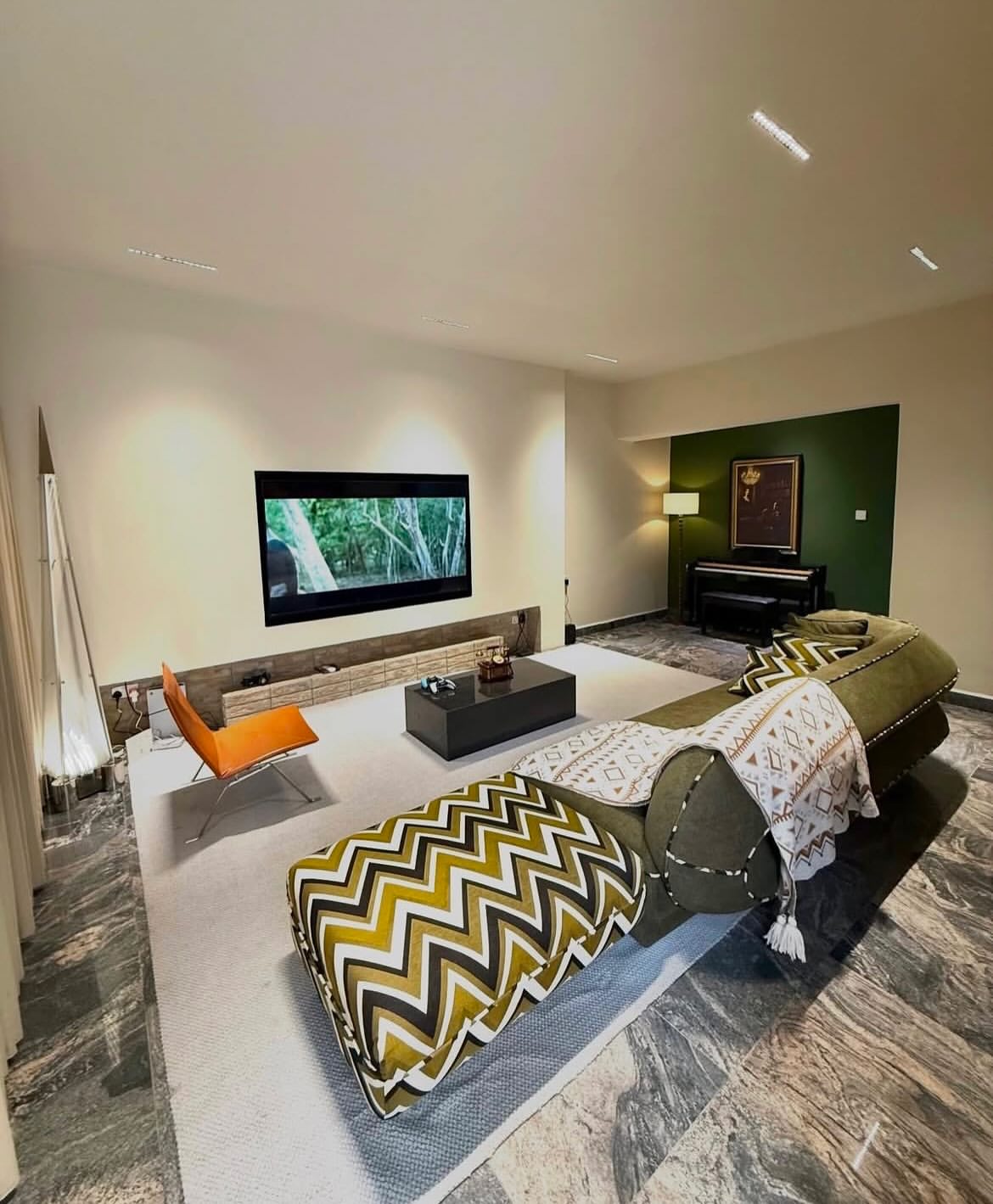 Ultimate Entertainment Haven: 3BR Duplex w/PS5 & Cinema