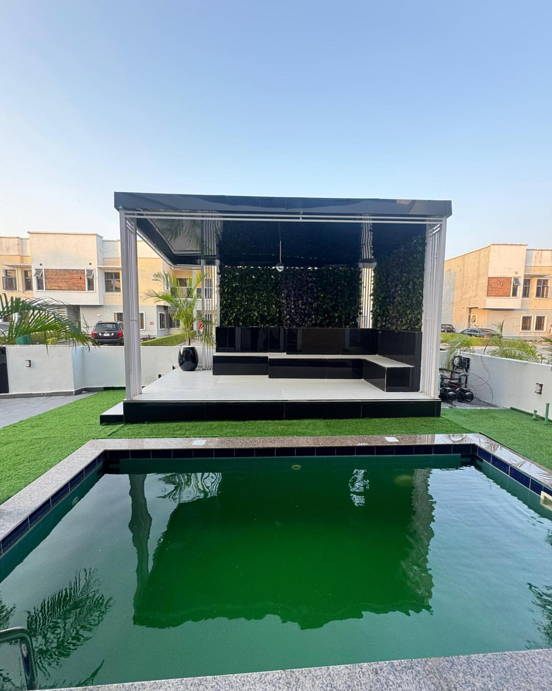 Majestic 5-Bed Rooftop Haven in Lekki