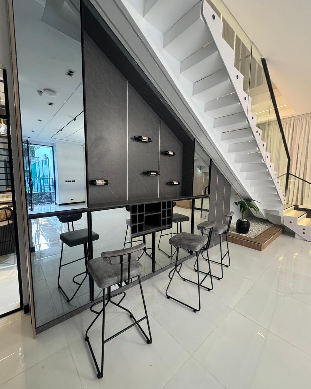 Majestic 5-Bed Rooftop Haven in Lekki