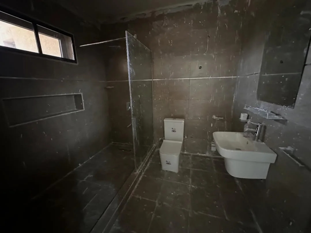 Stunning 5-Bed Terrace Duplex with BQ in Lifecamp