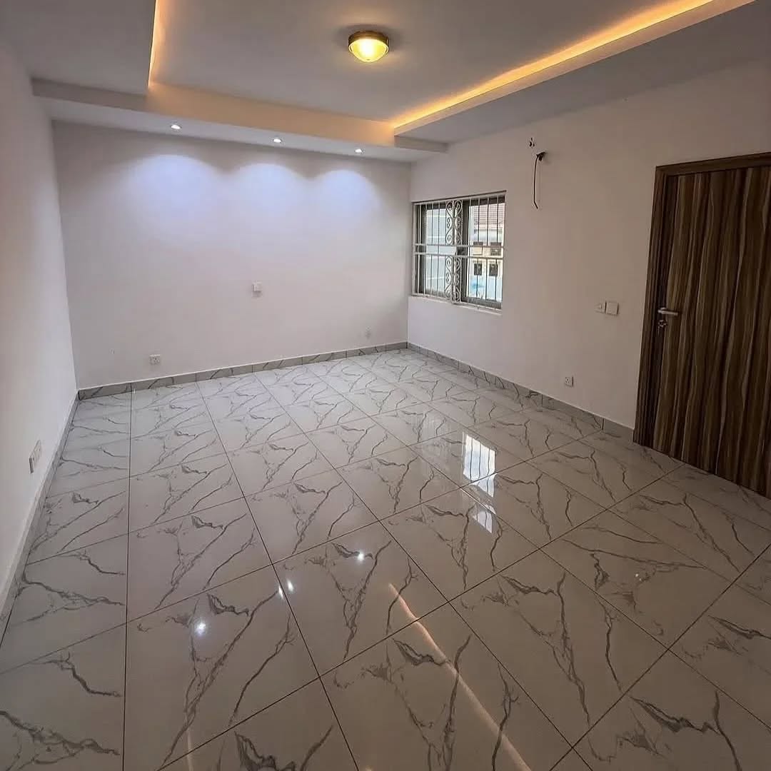 Corner Townhouse: 4-Bed Ensuite Haven in Durumi
