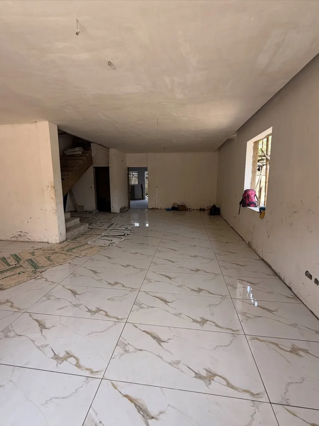 Spacious 5-Bedroom Duplex with Rooftop Terrace in Lifecamp