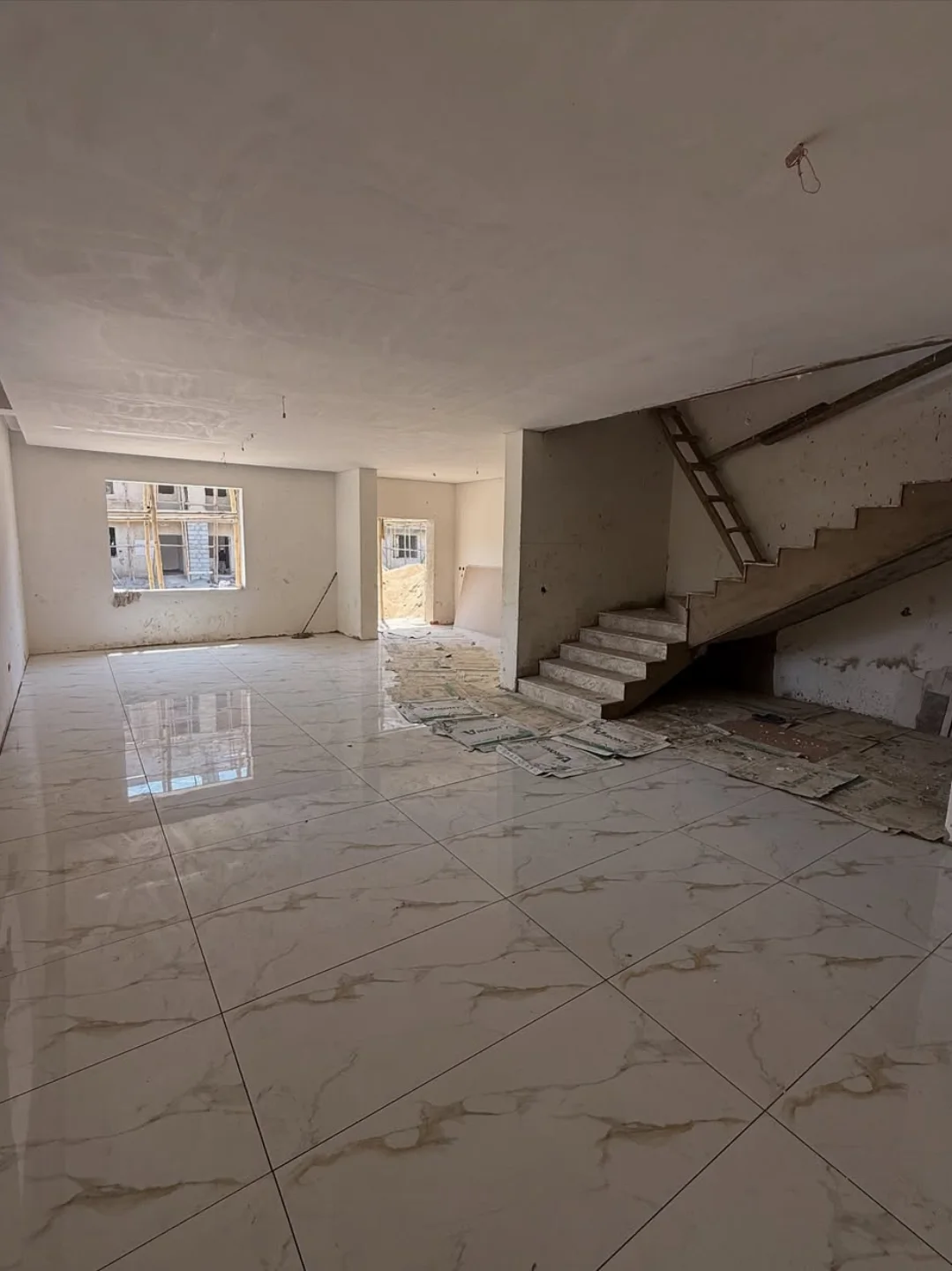 Spacious 5-Bedroom Duplex with Rooftop Terrace in Lifecamp