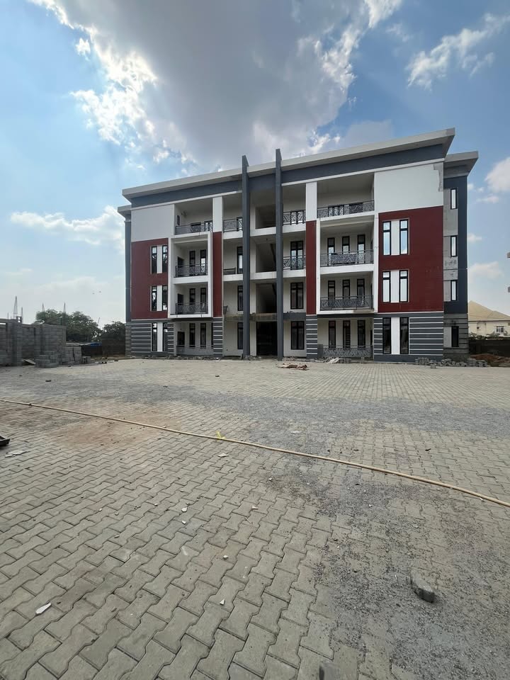 Prime Gwarimpa Apartments: Elevator Luxury, En-Suite Bliss