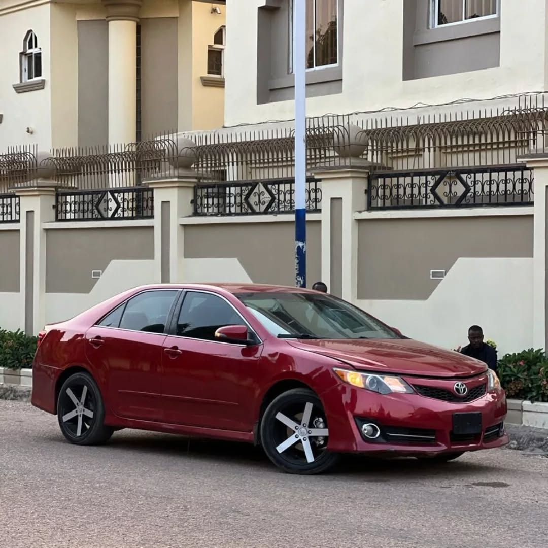2013 Camry SE: Super Clean, Duty Paid, 9.5M