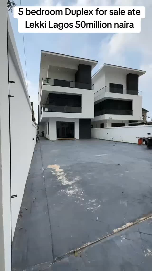 Opulent 5-Bed Duplex with Private Pool & Cinema