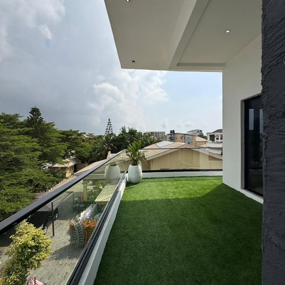 Ultimate 5-Bed Duplex with Private Pool & Rooftop Cinema