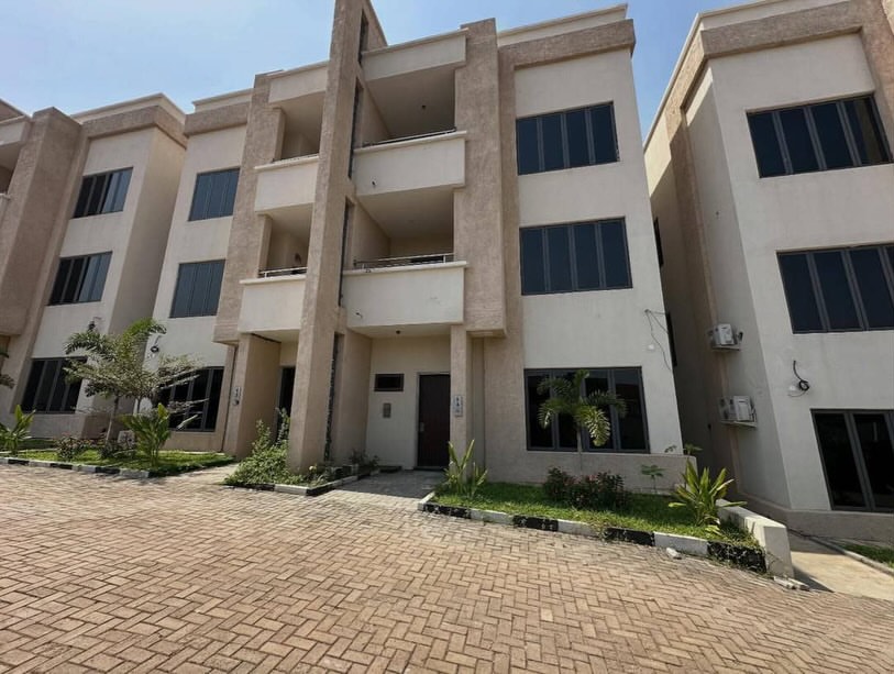 5-Bed Terrace Duplex with BQ in Lifecamp | N300M