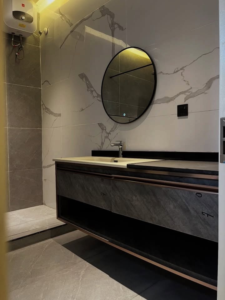 Elevator Homes in Kado: 5&7 Bed Duplexes with Central AC