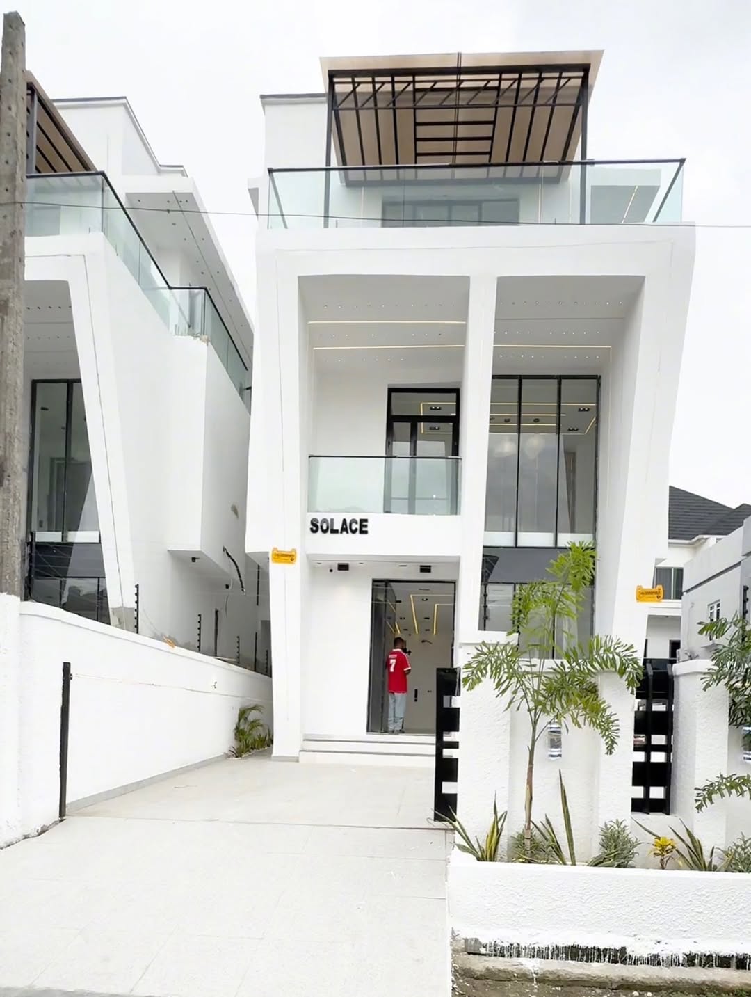 5-Bed Ajah Haven: Pool, BQ & Opulent Finishes