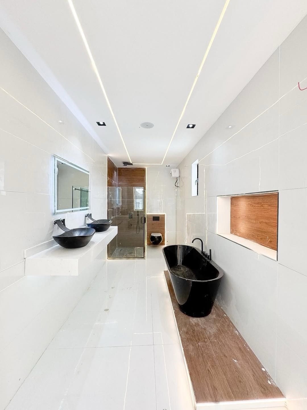 5-Bed Ajah Haven: Pool, BQ & Opulent Finishes