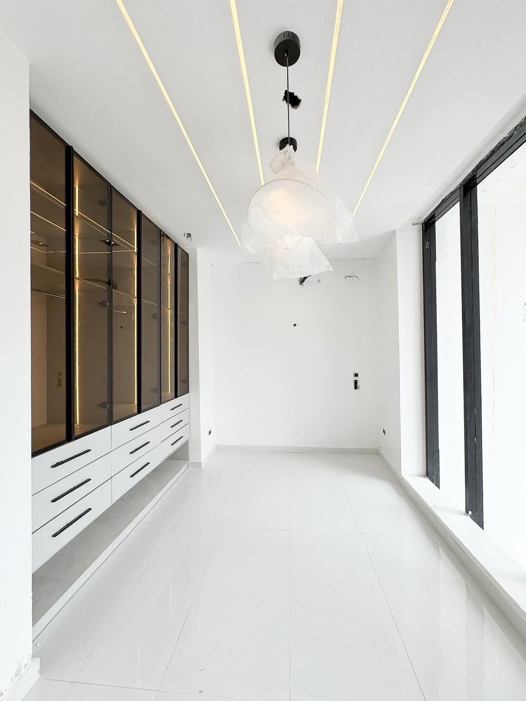 5-Bed Ajah Haven: Pool, BQ & Opulent Finishes