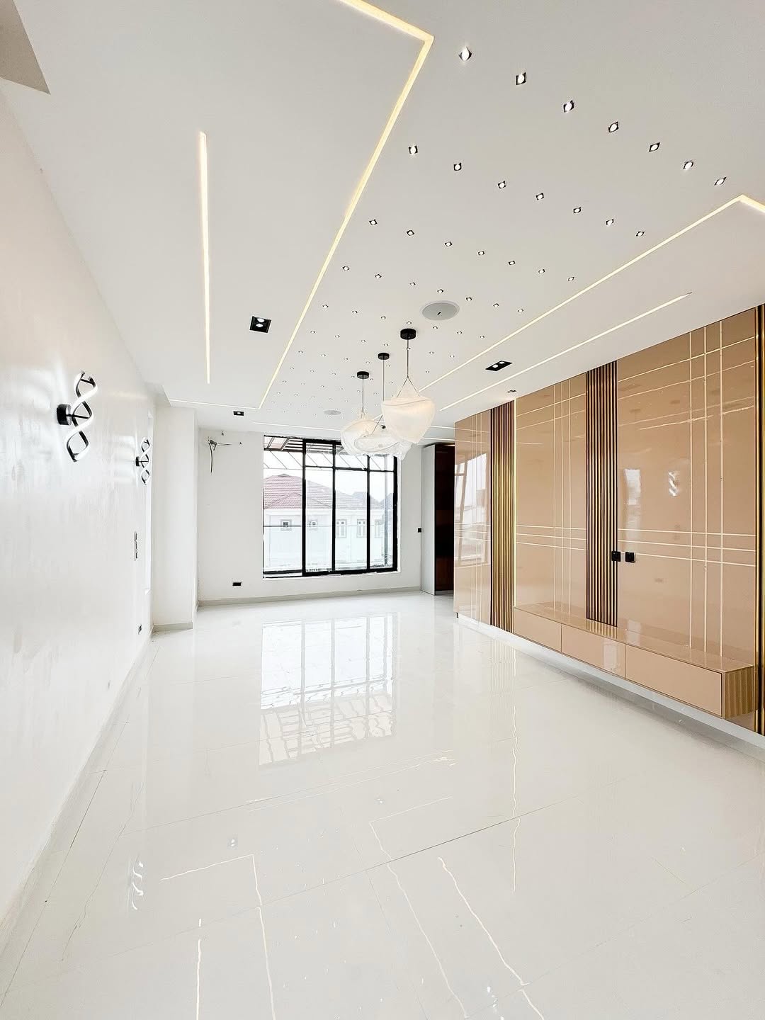 5-Bed Ajah Haven: Pool, BQ & Opulent Finishes