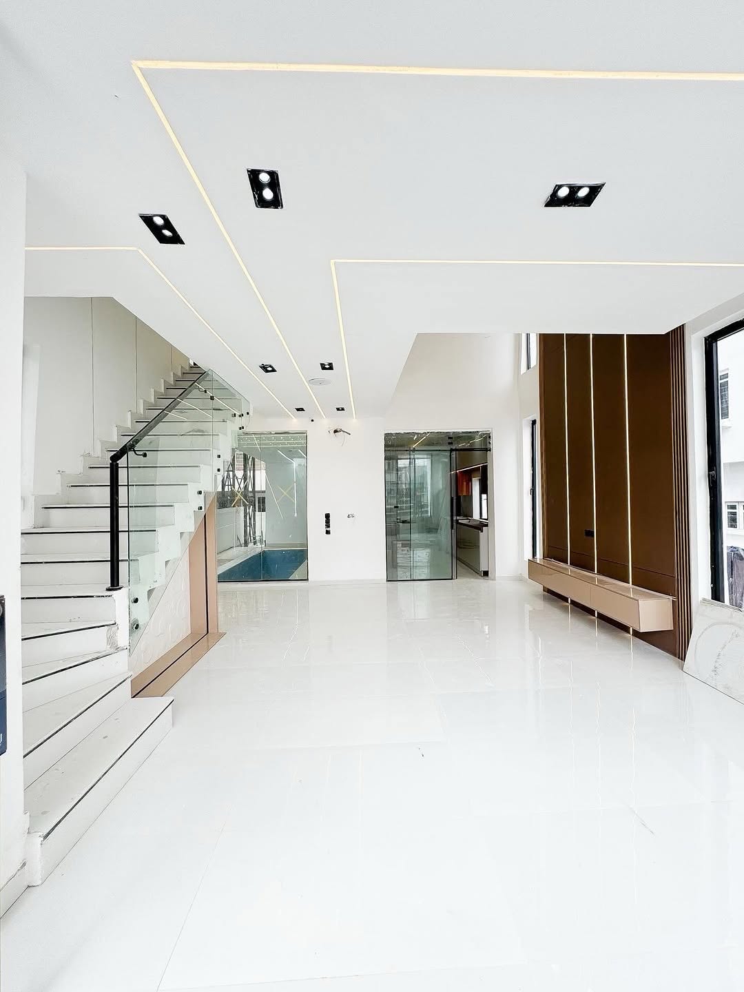 5-Bed Ajah Haven: Pool, BQ & Opulent Finishes