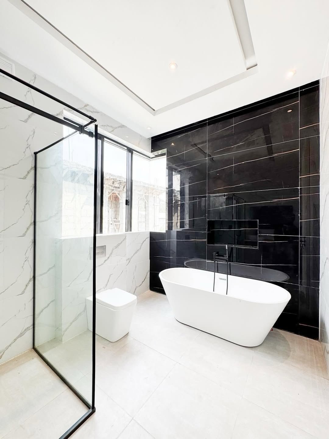 Lekki’s Ultimate 5-Bedroom Haven with Pool & Rooftop Terrace