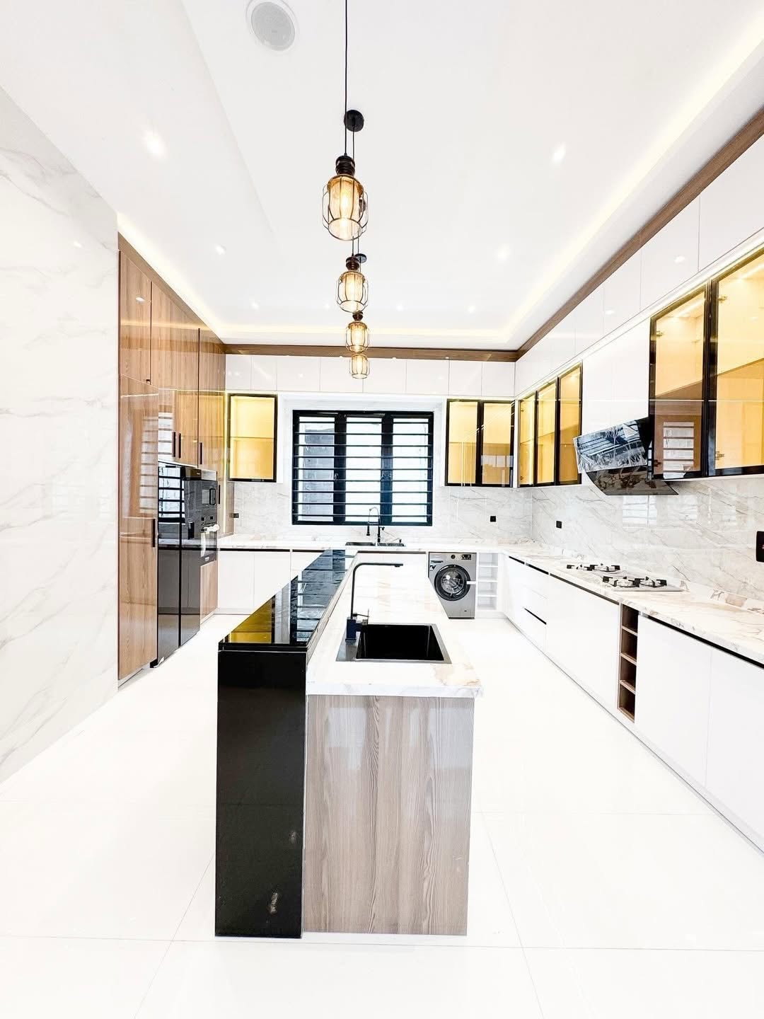 Lekki’s Ultimate 5-Bedroom Haven with Pool & Rooftop Terrace