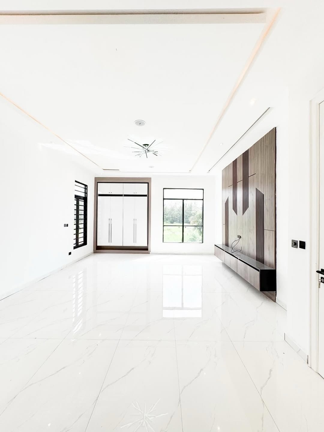 Lekki’s Ultimate 5-Bedroom Haven with Pool & Rooftop Terrace