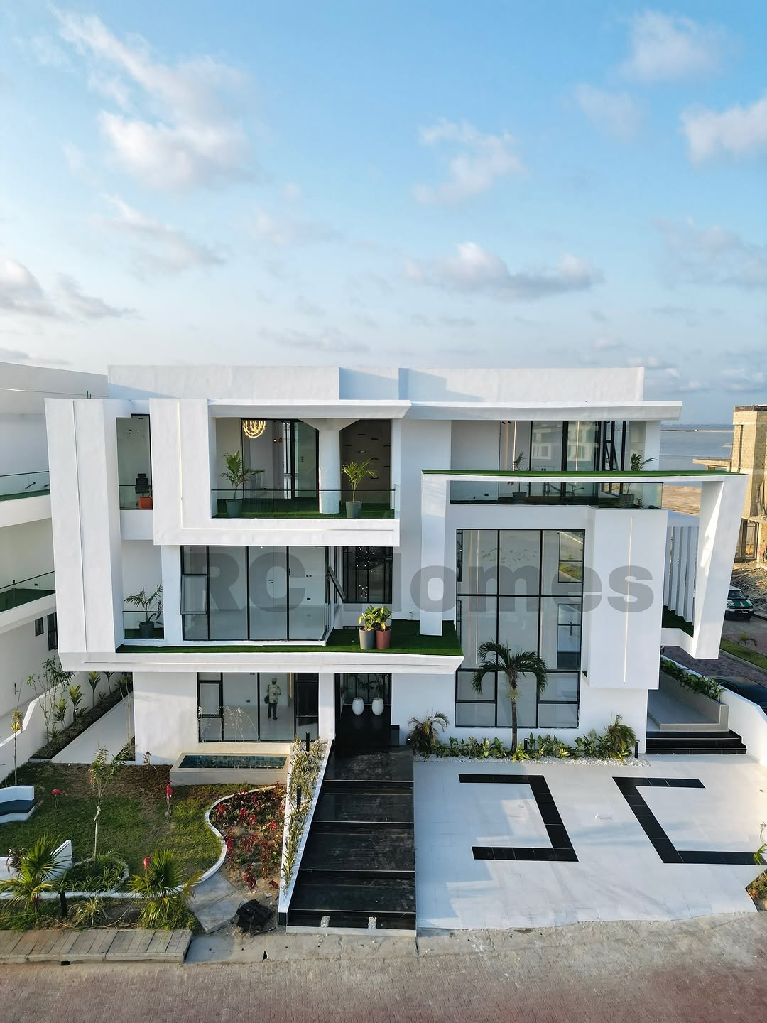 Osapa London’s Grand 600SQM Estate with Rooftop Terrace & Pool