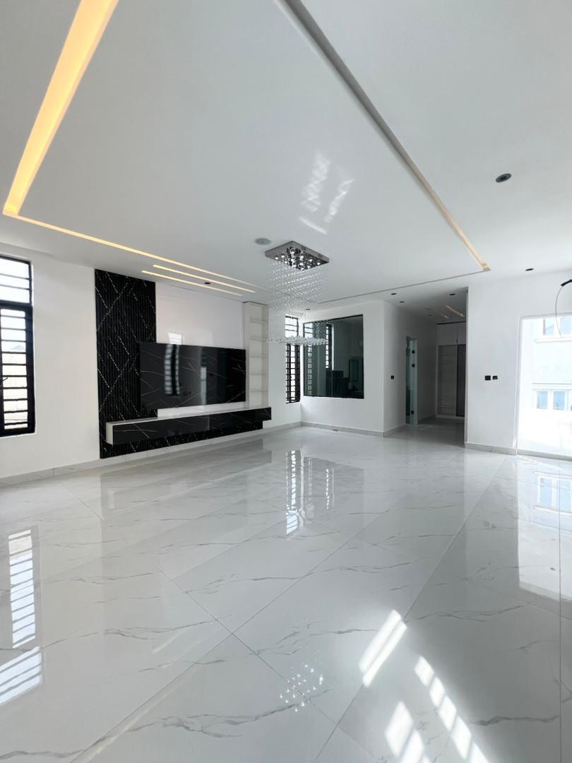 Osapa London’s Grand 600SQM Estate with Rooftop Terrace & Pool