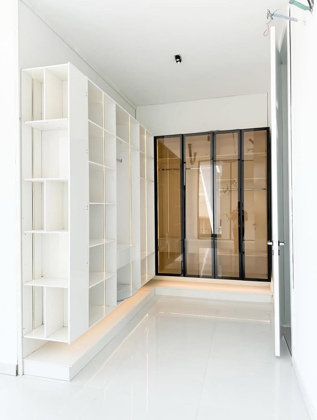 Osapa London’s Grand 600SQM Estate with Rooftop Terrace & Pool