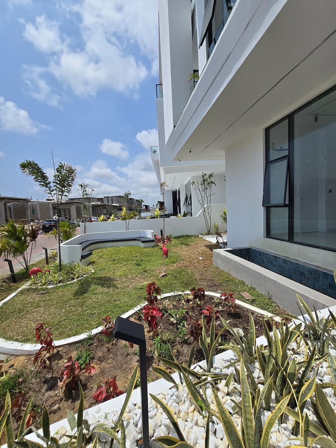 Osapa London’s Grand 600SQM Estate with Rooftop Terrace & Pool