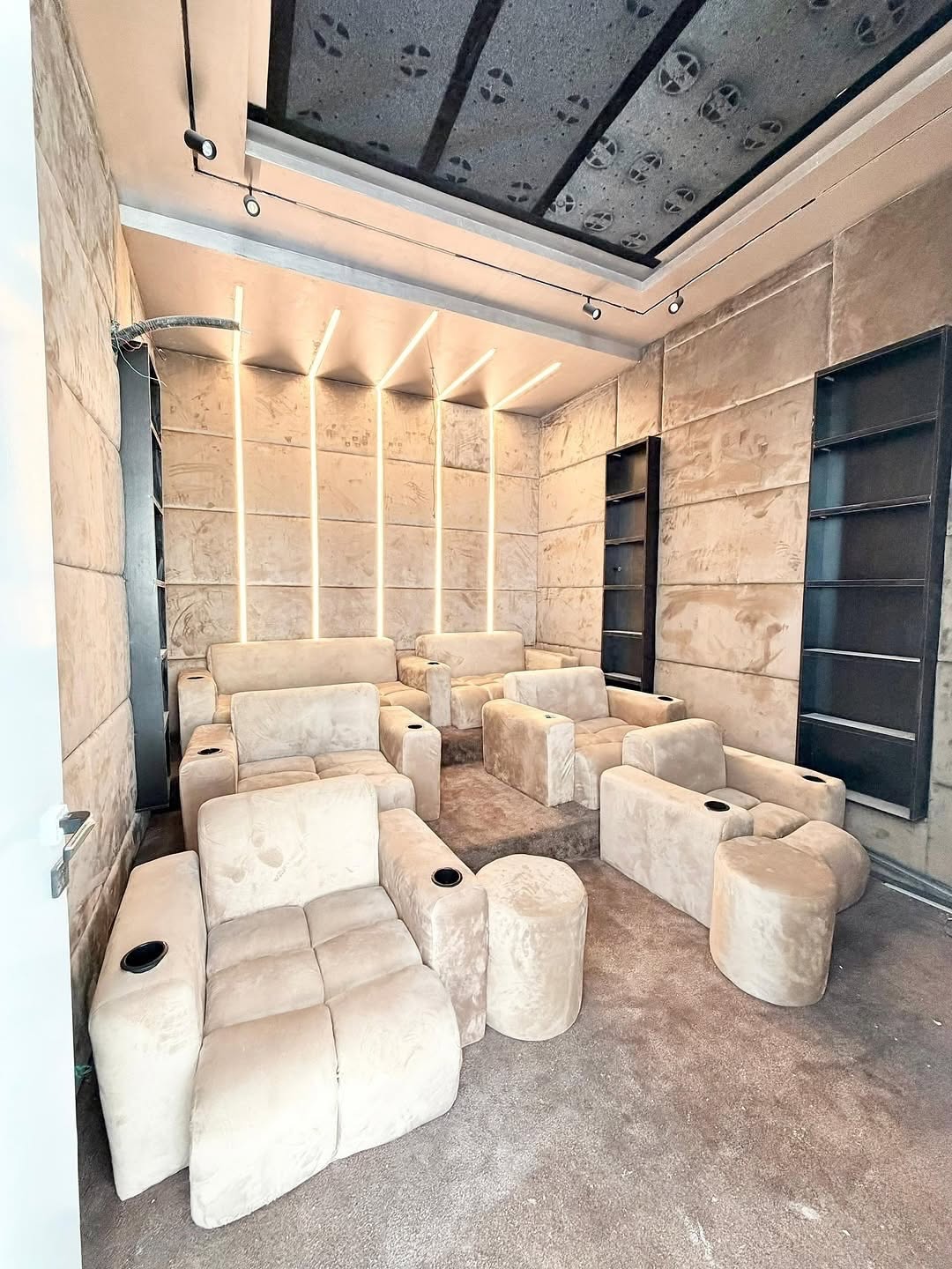 Osapa London’s Grand 600SQM Estate with Rooftop Terrace & Pool