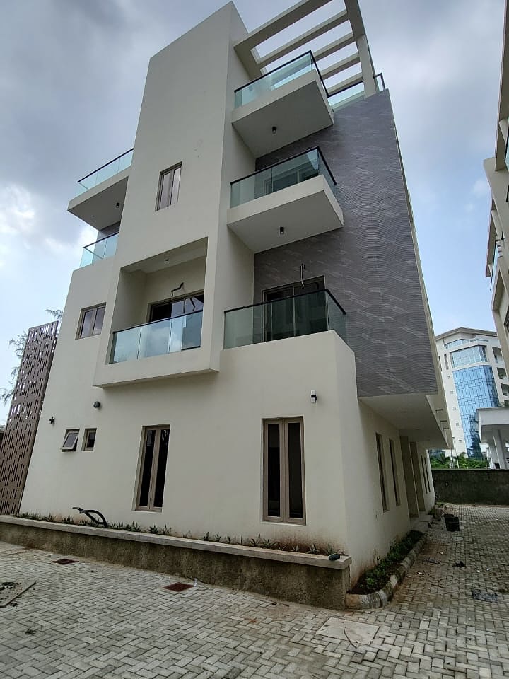 Banana Island Majesty: 5-Bedroom Duplex with BQ & Elevator