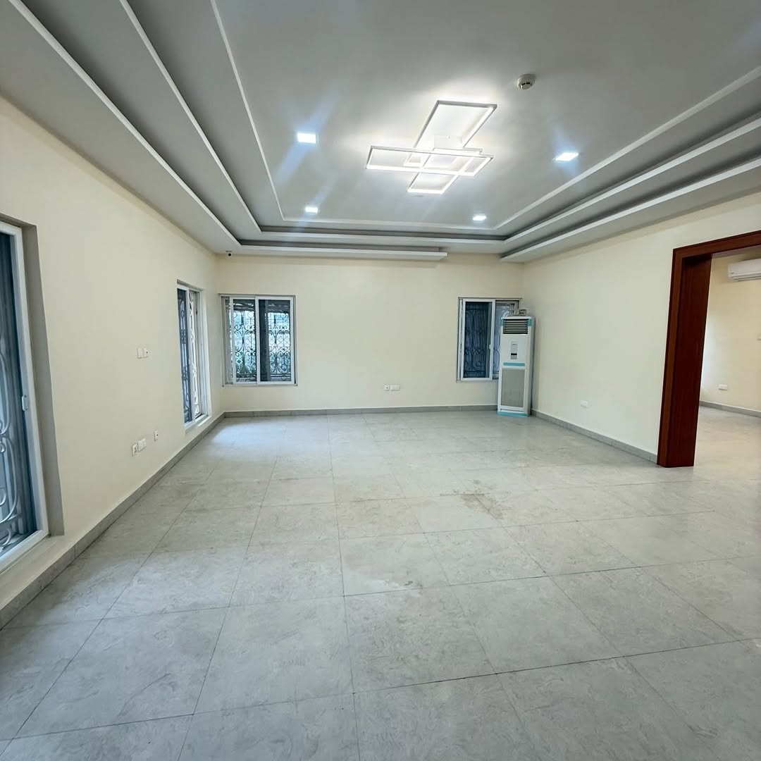 Majestic 5-Bed Villa with Penthouse in Maitama