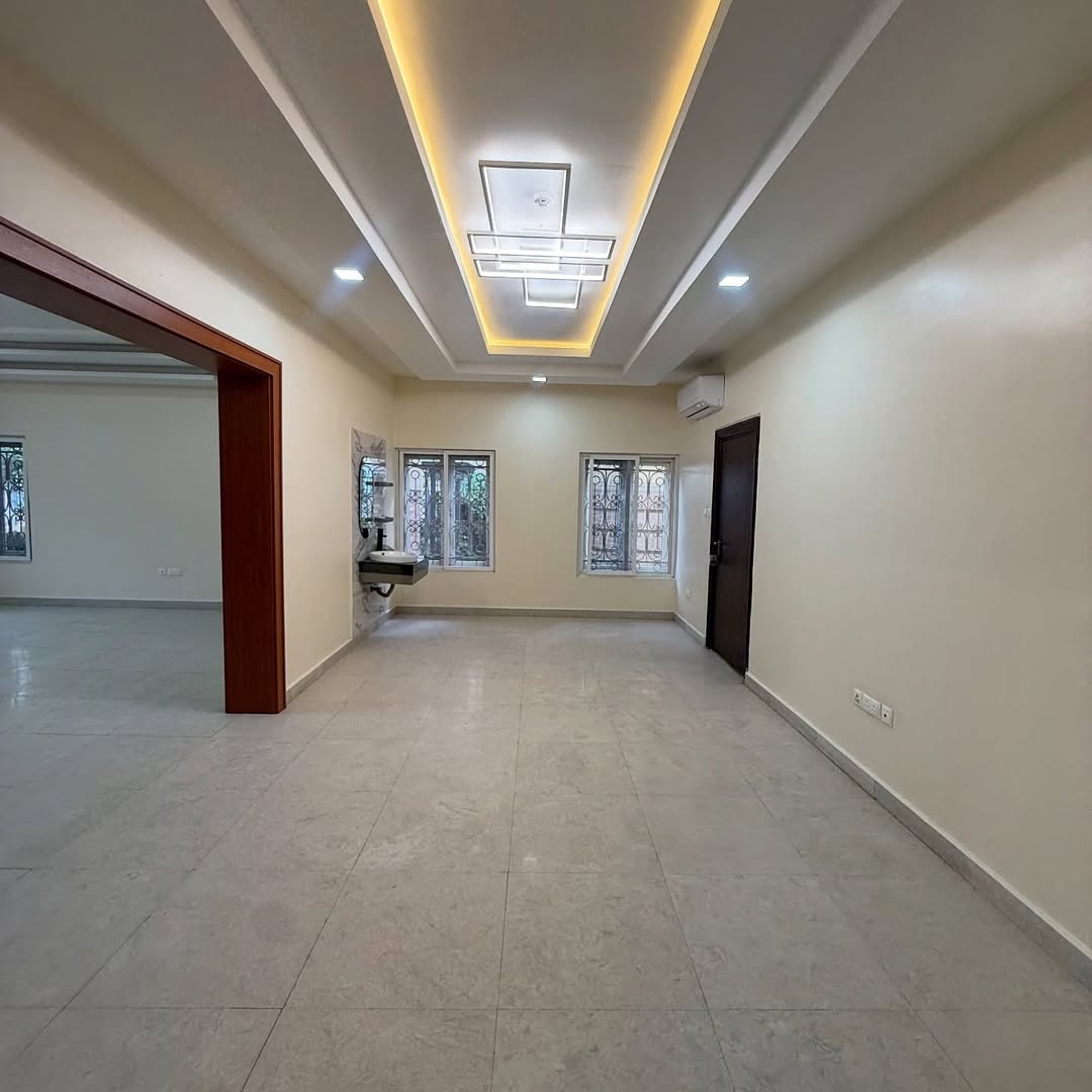 Majestic 5-Bed Villa with Penthouse in Maitama