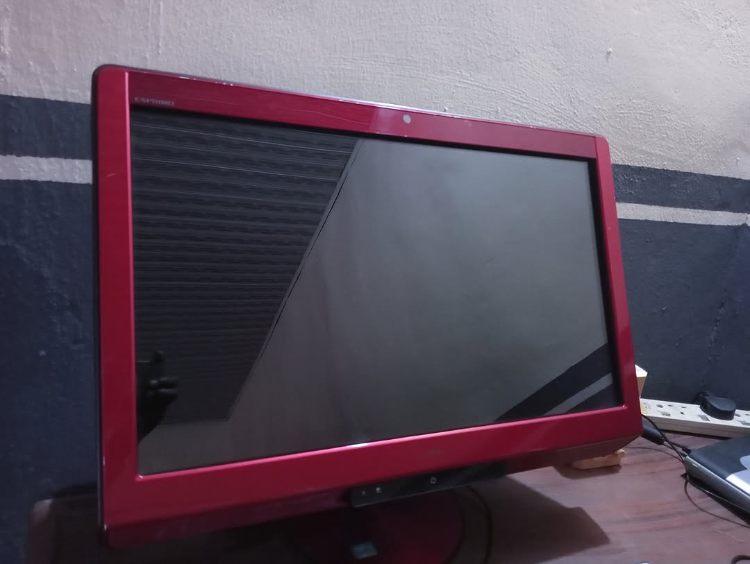 Powerful Fujitsu All-in-One: i5, 24″ HD, Ready for Work