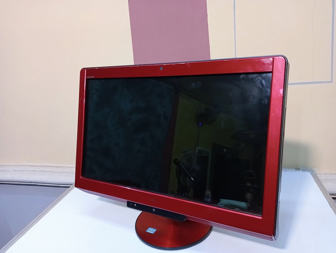 Powerful Fujitsu All-in-One: i5, 24″ HD, Ready for Work