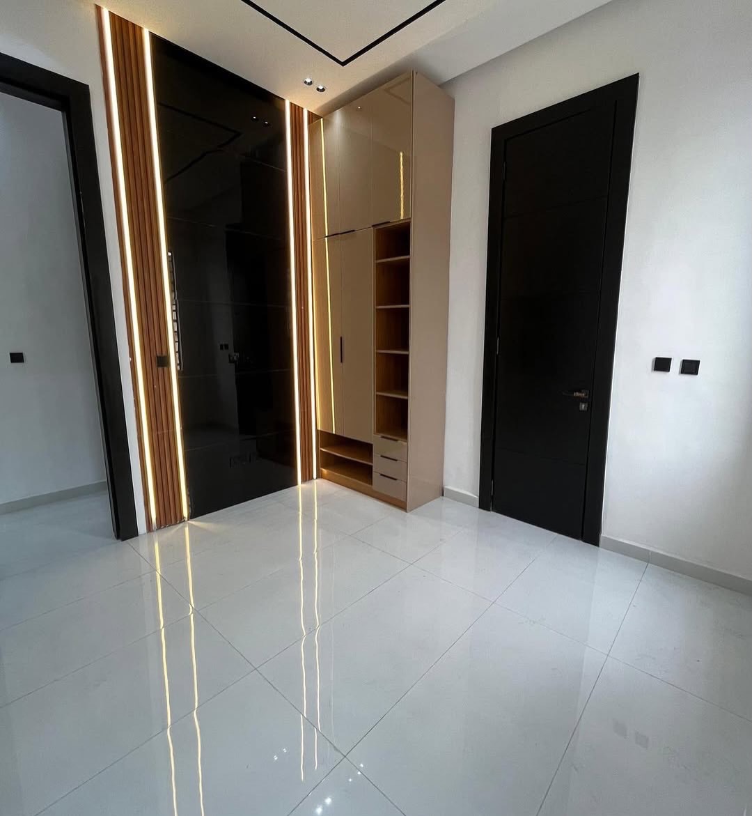 Ultimate 5-Bedroom Estate Gem with Pool & BQ in Ikota