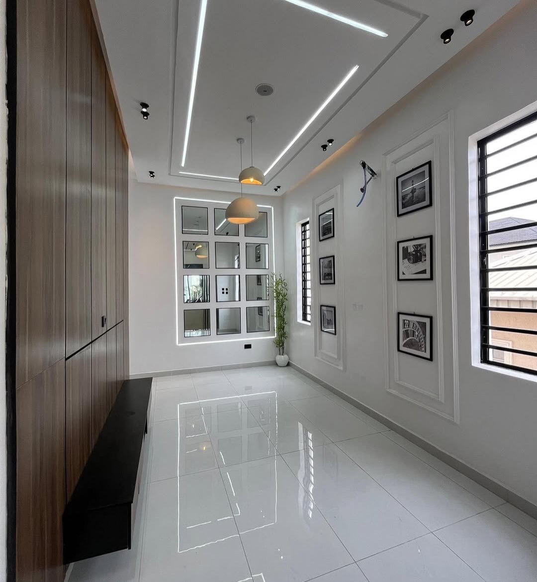 Ultimate 5-Bedroom Estate Gem with Pool & BQ in Ikota