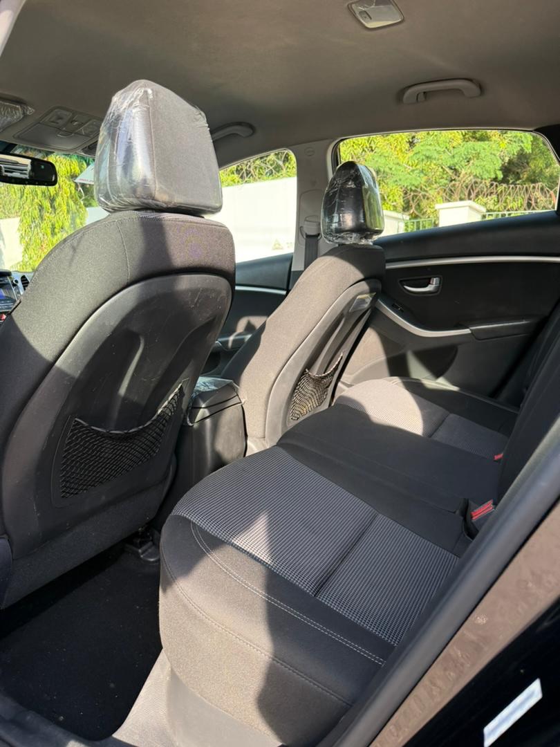 2013 Hyundai Elantra GT: 13m, Original Papers