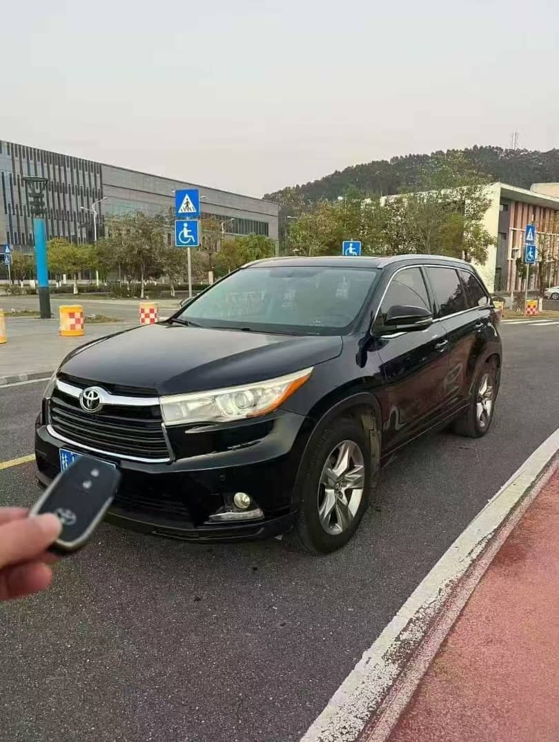 2017 Toyota Highlander: 7-Seat Luxury, No Hidden Fees