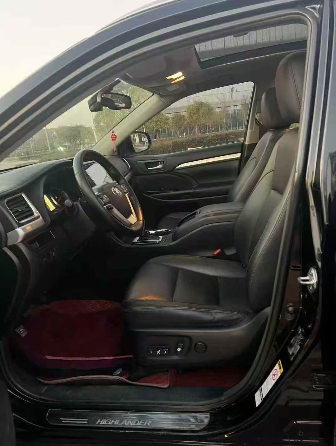 2017 Toyota Highlander: 7-Seat Luxury, No Hidden Fees