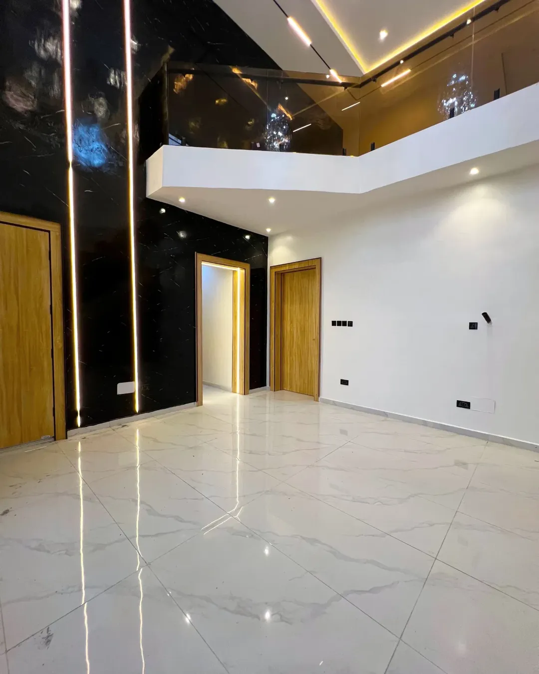 Smart 6-Bedroom Haven with Penthouse & BQ in Lekki