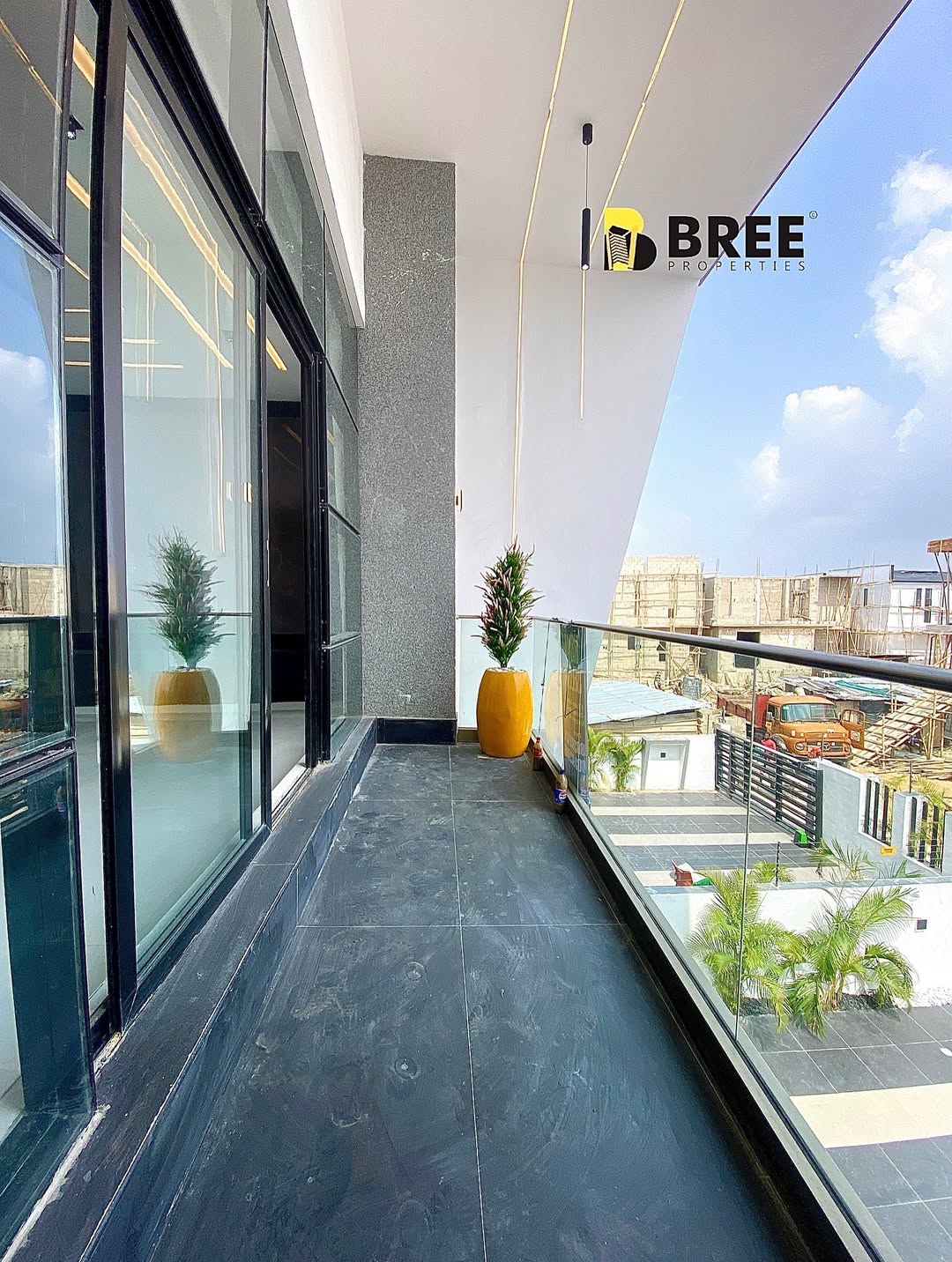 Opulent 5-Bedroom Haven with Resort-Style Pool in Ajah