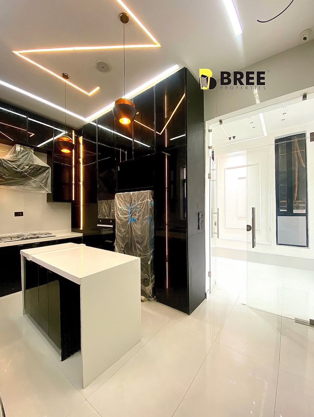 Opulent 5-Bedroom Haven with Resort-Style Pool in Ajah